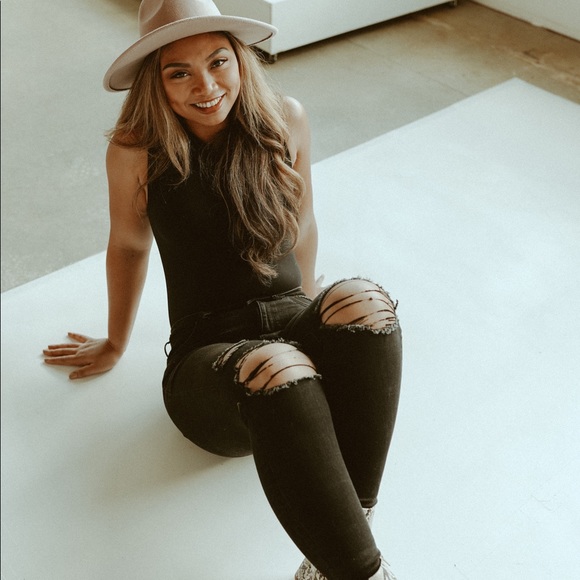 Meet your Posher, Rosemary - Picture 1 of 3